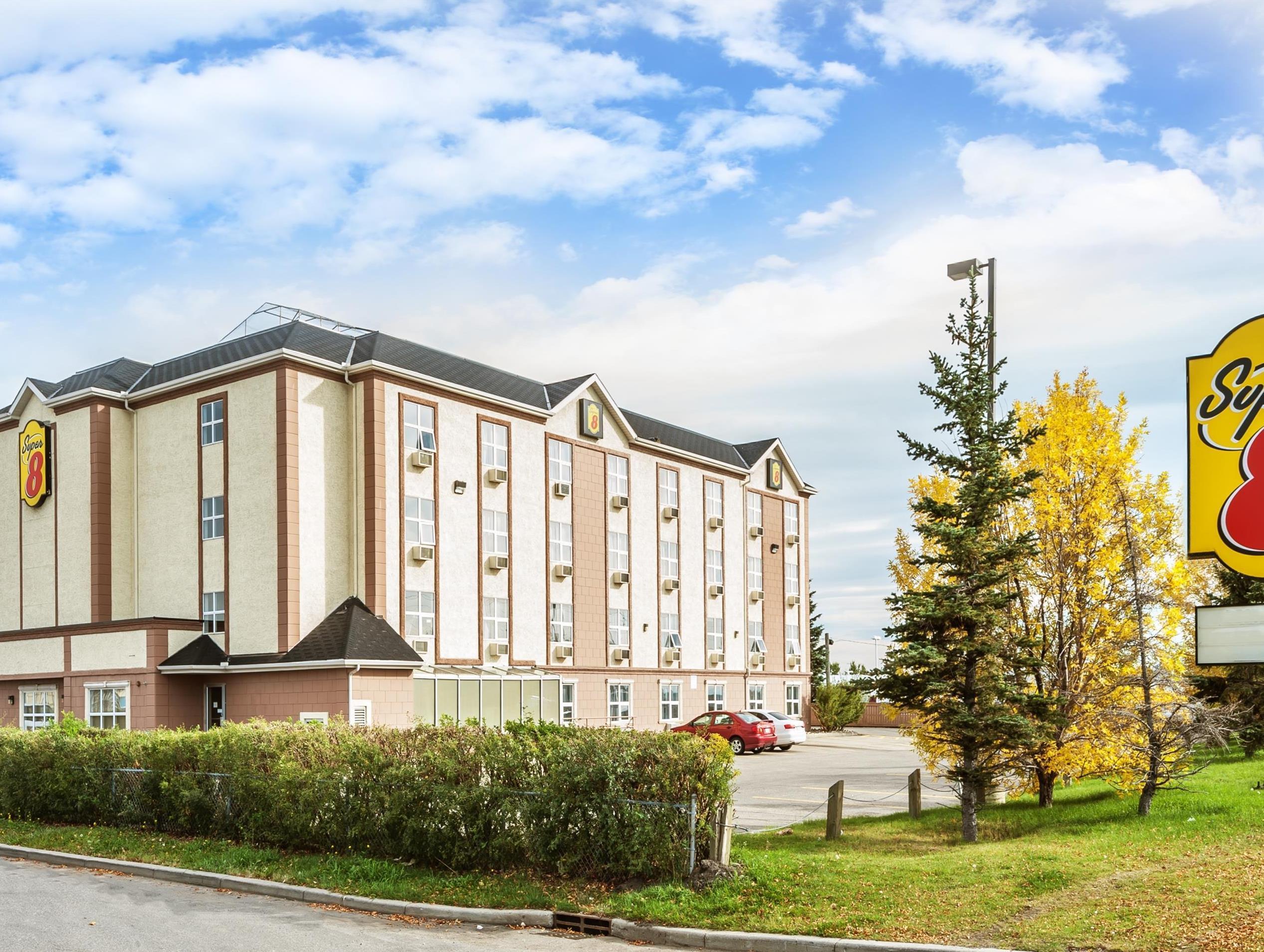 Super 8 By Wyndham Calgary/Airport Hotel Exterior photo